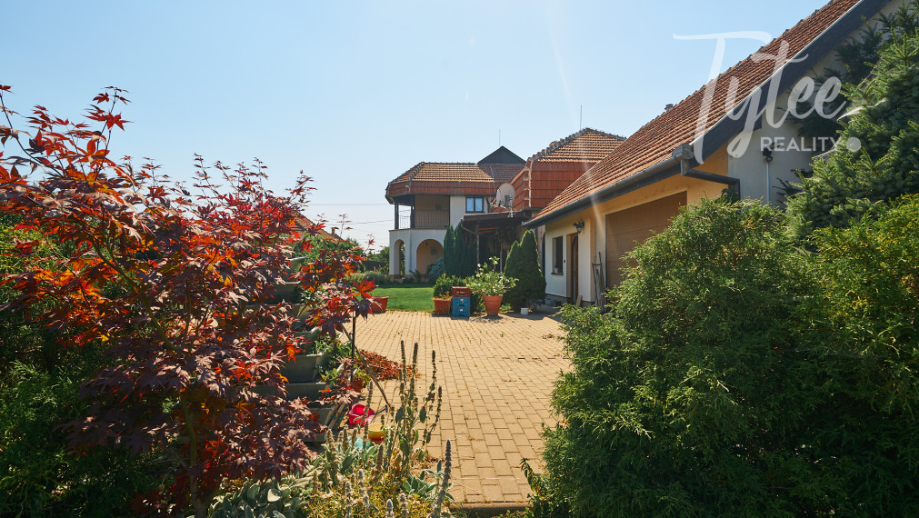 Rodinné sídlo s priestranným ateliérom