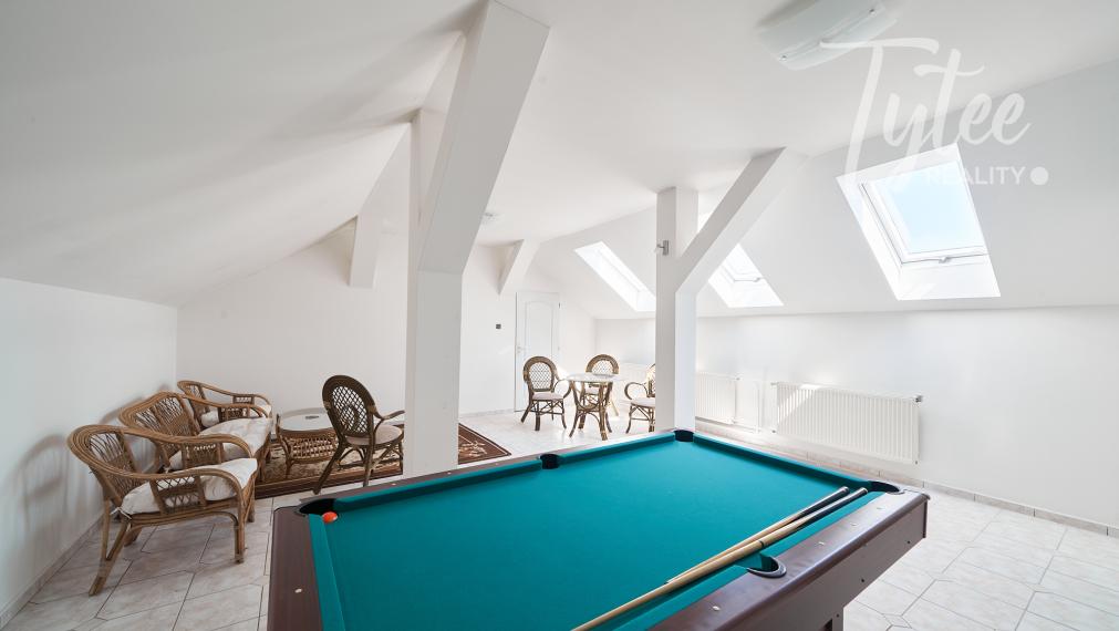 Rodinné sídlo s priestranným ateliérom