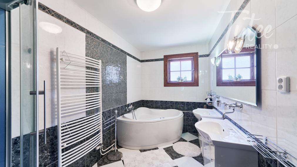 Rodinné sídlo s priestranným ateliérom