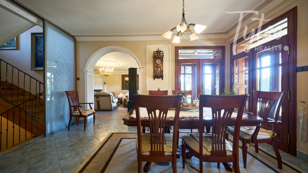 Rodinné sídlo s priestranným ateliérom