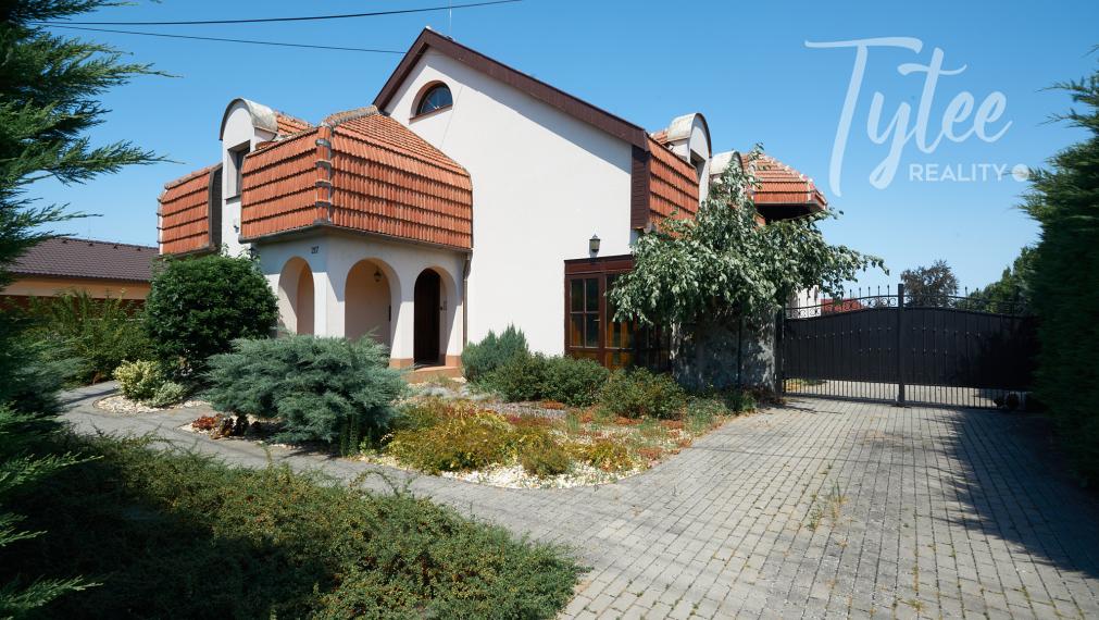 Rodinné sídlo s priestranným ateliérom