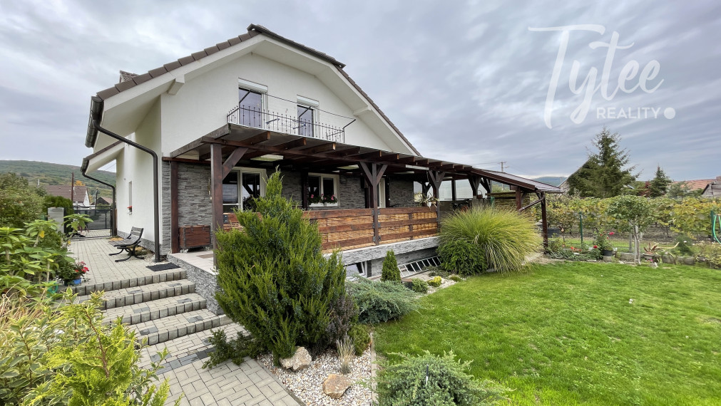 REZERVOVANÝ !!! Rodinný dom v obci Doľany – 5 izieb, garáž, terasa, záhradná dielňa, pivnica