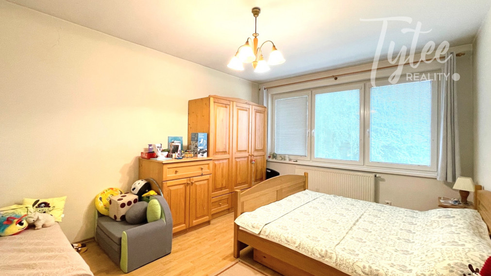 Bungalov s dvojgarážou a veľkým pozemkom, Borová