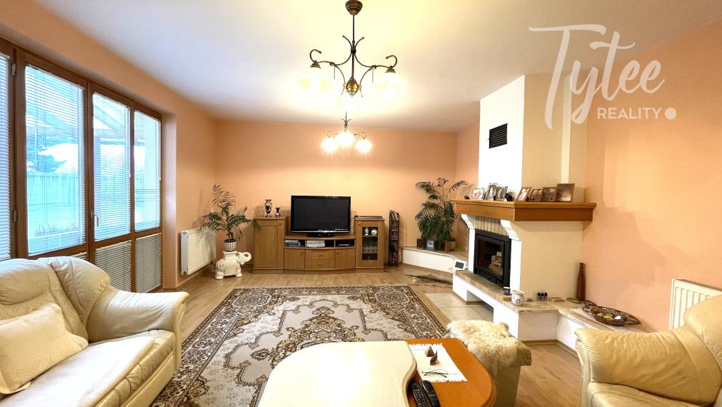 Bungalov s dvojgarážou a veľkým pozemkom, Borová