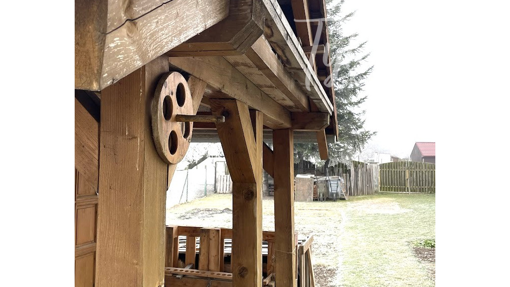 Bungalov s dvojgarážou a veľkým pozemkom, Borová