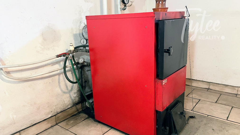 Bungalov s dvojgarážou a veľkým pozemkom, Borová