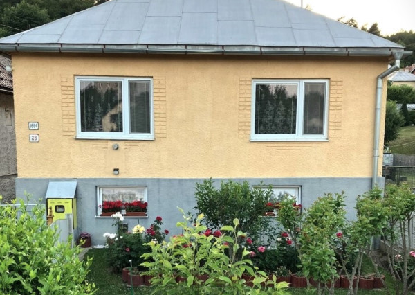 Rodinný dom so záhradou v Snine - pokoj a potenciál