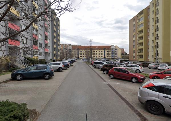 PRENÁJOM - izby v  byte 3+1,  Na hlinách, Trnava